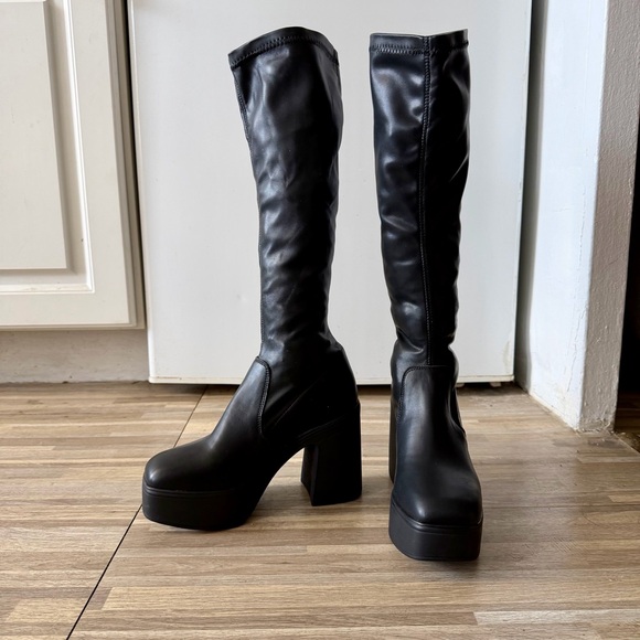 Steve Madden Shoes - Steve Madden PHOENIX black leather platform heel boots, women’s size 6